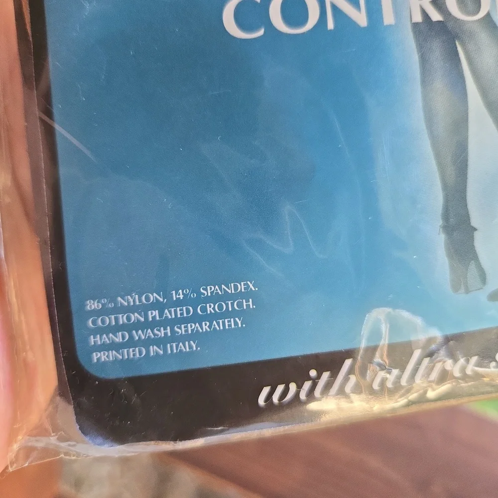 Silkies Ultra Control Top Ultra Sheer Leg Pantyhose In Nude Size Large